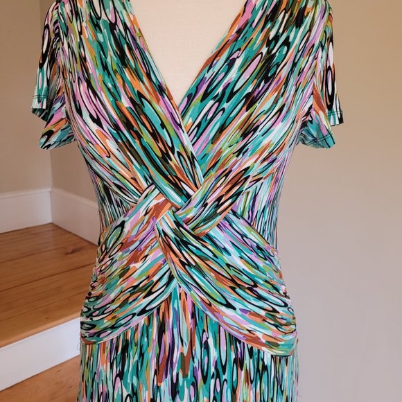 Cable & Guage Colorful Cross Over, V-Neck Women's Top. Size M - Picture 3 of 8